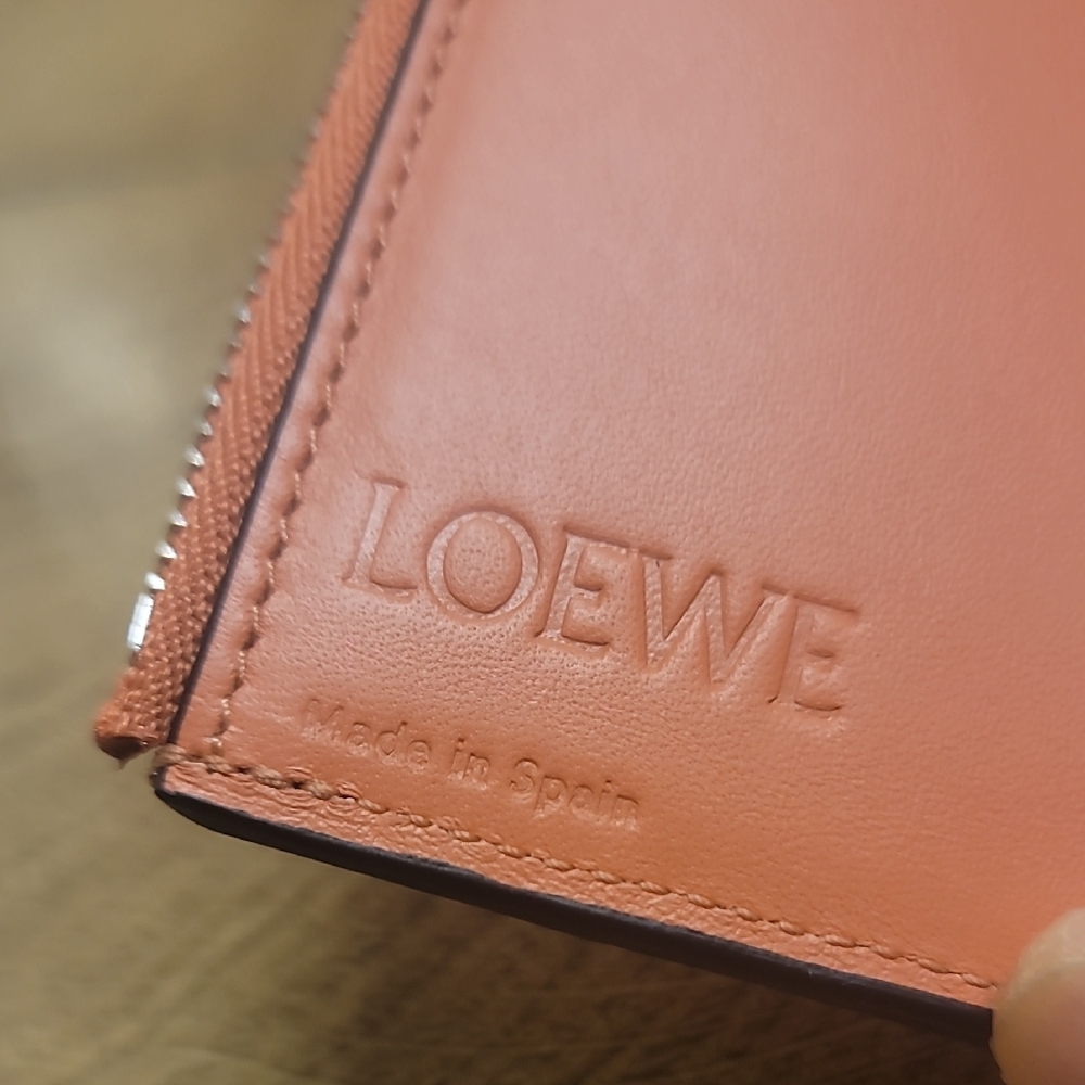 Loewe Small Vertical Wallet In Soft Grained Leather Light Oat/Honey - Picture 7 of 16